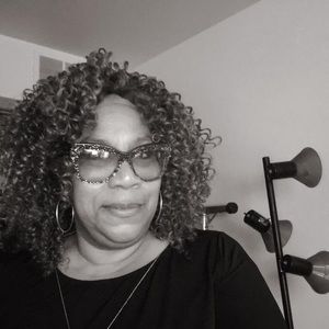 Meet your Posher, Shirlee